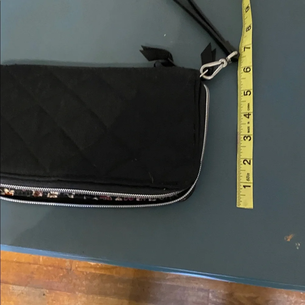 NWT Vera Bradley On The Go Wristlet. Black quilted. RFID protected. Card holders
